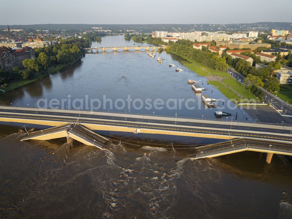 Aerial photograph Dresden - Concrete segments of the collapsed river bridge structure for crossing the Elbe Carolabruecke on the street Carolabruecke in Dresden in the federal state of Saxony, Germany, have fallen down into the riverbed of the Elbe