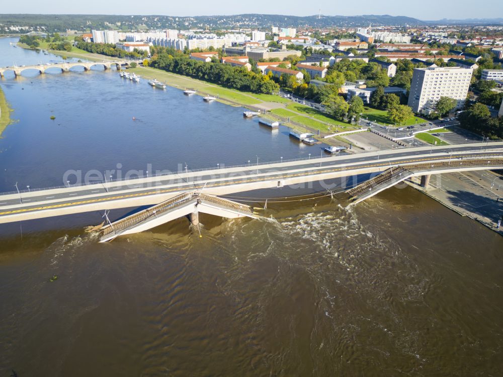 Dresden from the bird's eye view: Concrete segments of the collapsed river bridge structure for crossing the Elbe Carolabruecke on the street Carolabruecke in Dresden in the federal state of Saxony, Germany, have fallen down into the riverbed of the Elbe