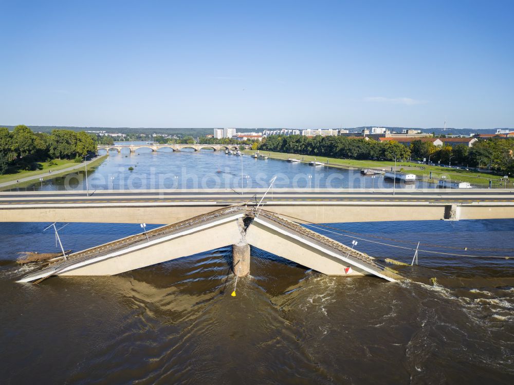 Aerial photograph Dresden - Concrete segments of the collapsed river bridge structure for crossing the Elbe Carolabruecke on the street Carolabruecke in Dresden in the federal state of Saxony, Germany, have fallen down into the riverbed of the Elbe