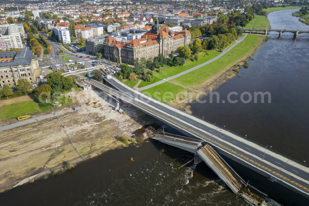 Aerial photograph Dresden - Concrete segments of the collapsed river bridge structure for crossing the Elbe Carolabruecke on the street Carolabruecke in Dresden in the federal state of Saxony, Germany, have fallen down into the riverbed of the Elbe