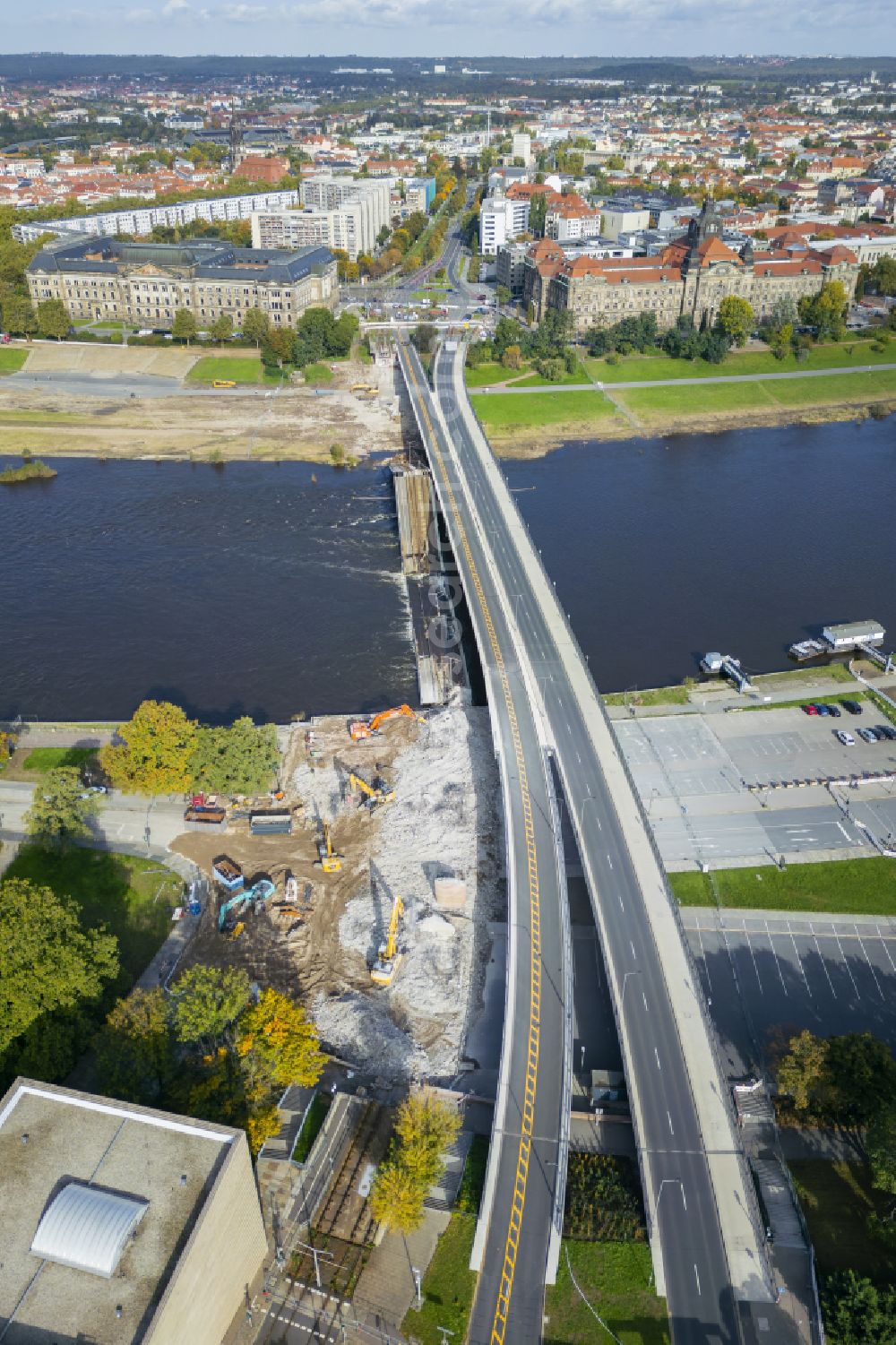 Dresden from the bird's eye view: Concrete segments of the collapsed river bridge structure for crossing the Elbe Carolabruecke on the street Carolabruecke in Dresden in the federal state of Saxony, Germany, have fallen down into the riverbed of the Elbe