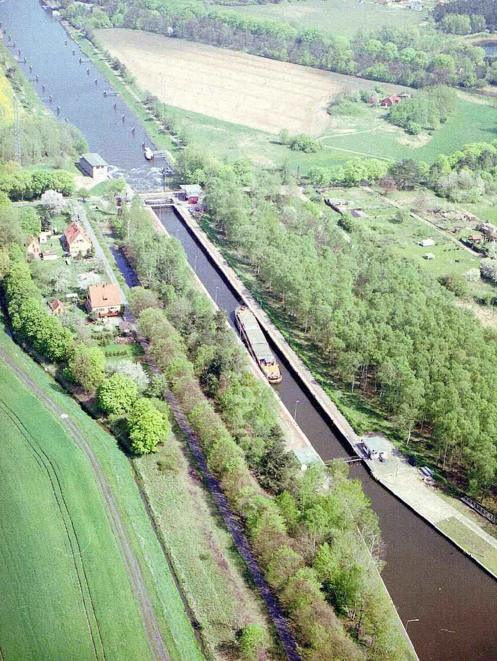 Zerben from the bird's eye view: Einkammerschleuse Zerben am Elbe-Havel-Kanal.