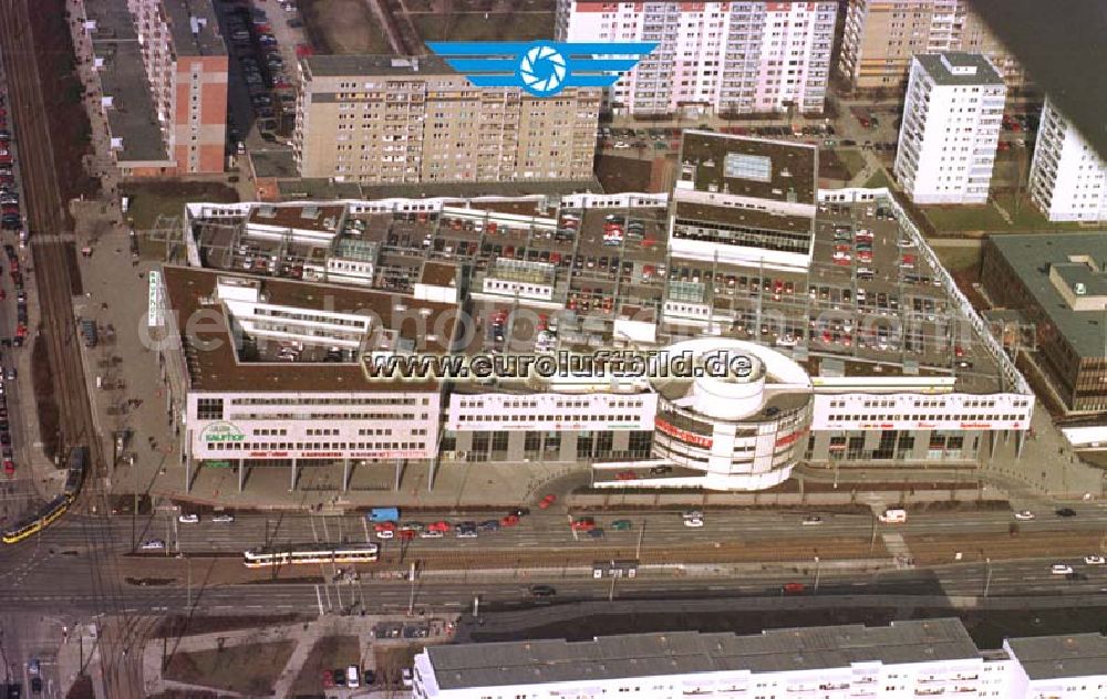 Aerial photograph Berlin - Hohenschönhausen - Einkaufcenter Lindencenter an der Hansastraße in Berlin-Hohenschönhausen.