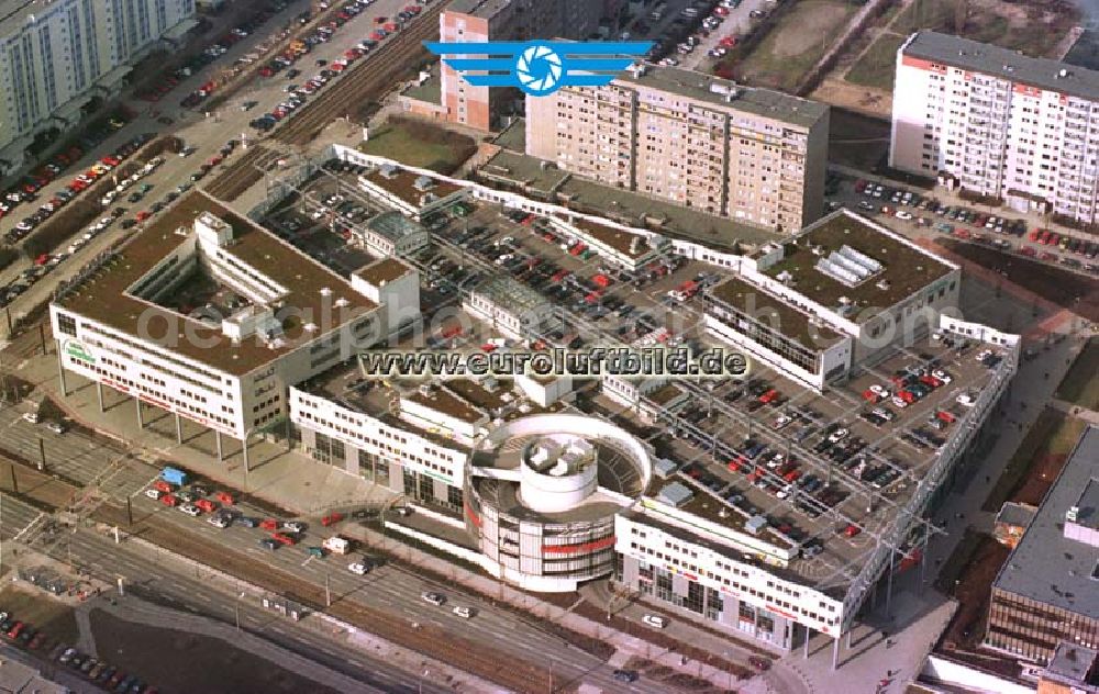 Berlin - Hohenschönhausen from above - Einkaufcenter Lindencenter an der Hansastraße in Berlin-Hohenschönhausen.