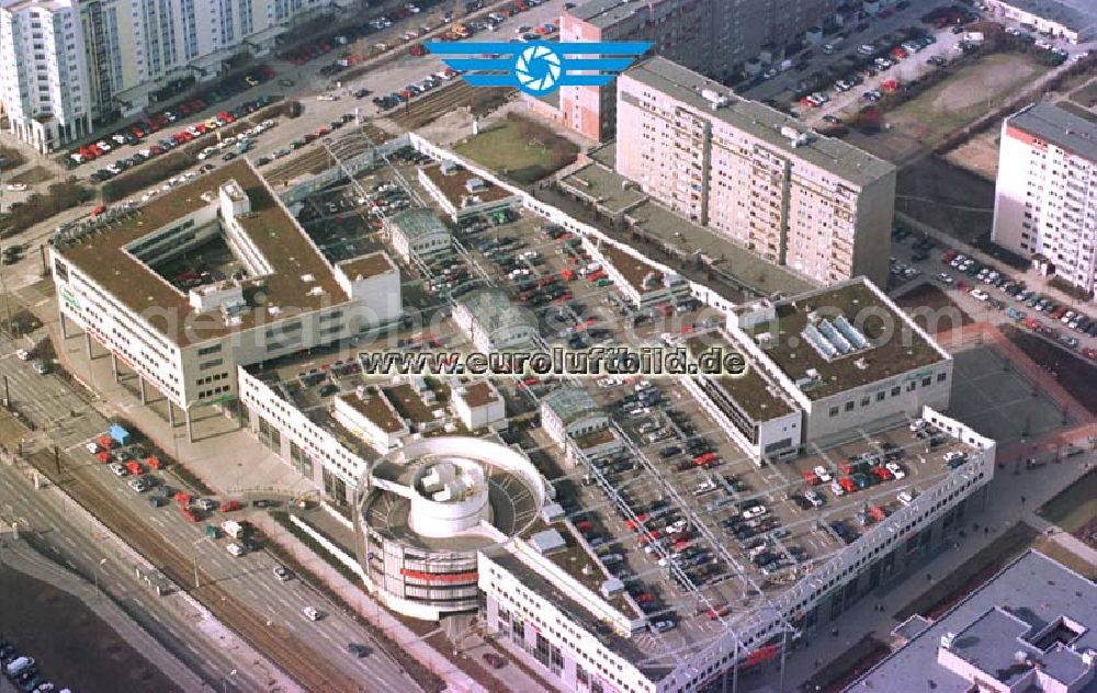 Berlin - Hohenschönhausen from the bird's eye view: Einkaufcenter Lindencenter an der Hansastraße in Berlin-Hohenschönhausen.