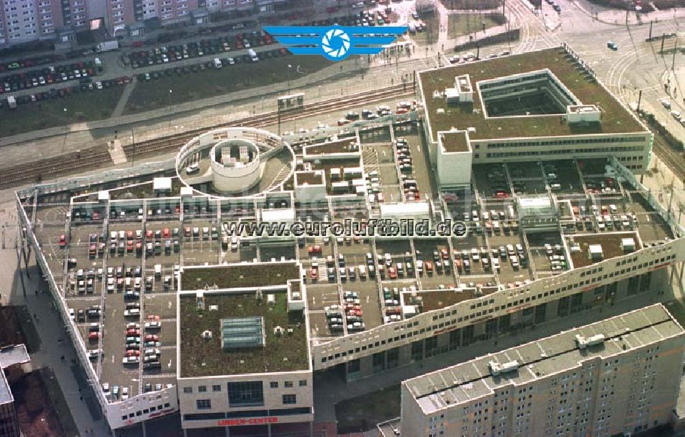 Aerial image Berlin - Hohenschönhausen - Einkaufcenter Lindencenter an der Hansastraße in Berlin-Hohenschönhausen.