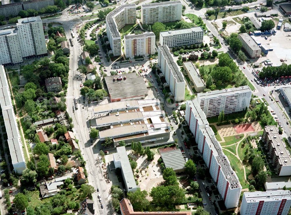 Berlin - Hohenschönhausen from above - Einkaufs- und Dienstleistungszentrums Storchenhof der MÜBAU AG an der Hauptstraße in Berlin - Hohenschönhausen