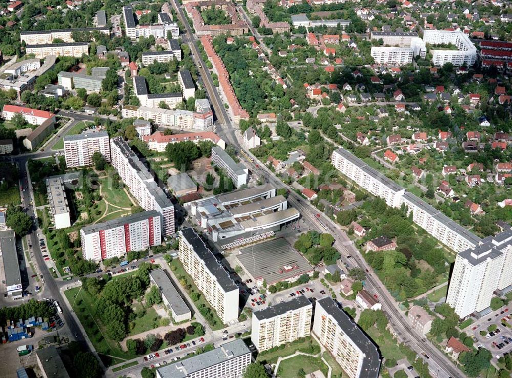 Aerial image Berlin - Hohenschönhausen - Einkaufs- und Dienstleistungszentrums Storchenhof der MÜBAU AG an der Hauptstraße in Berlin - Hohenschönhausen