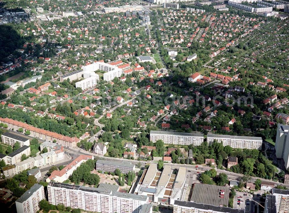 Aerial photograph Berlin - Hohenschönhausen - Einkaufs- und Dienstleistungszentrums Storchenhof der MÜBAU AG an der Hauptstraße in Berlin - Hohenschönhausen