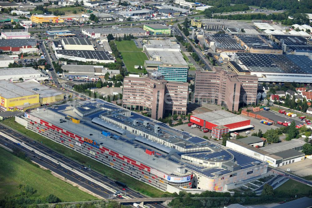 Weiterstadt from the bird's eye view: Blick auf das Einkaufs- und Geschäftszentrum LOOP5 Shopping Centre an der Gutenbergstraße 5 in 64331 Weiterstadt an der Autobahn A5 Ausfahrt Weiterstadt. The shopping and business center LOOP5.