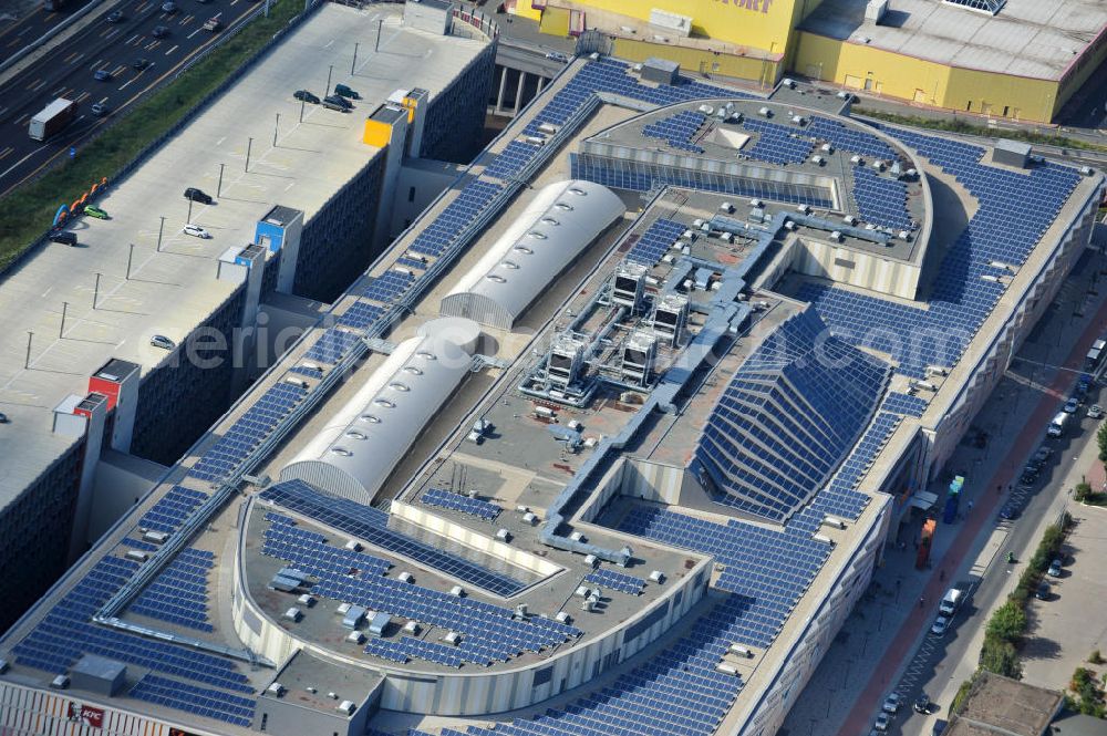 Weiterstadt from the bird's eye view: Blick auf das Einkaufs- und Geschäftszentrum LOOP5 Shopping Centre an der Gutenbergstraße 5 in 64331 Weiterstadt an der Autobahn A5 Ausfahrt Weiterstadt. The shopping and business center LOOP5.