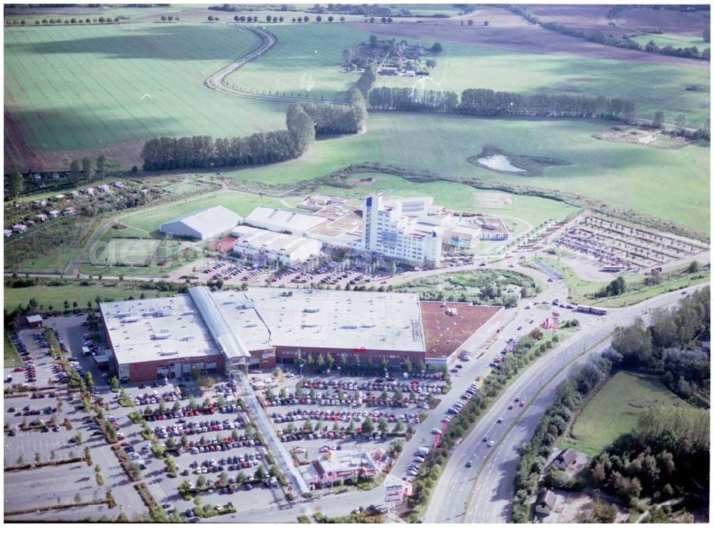 Aerial photograph Stralsund / Mecklenburg Vorpommern - Einkaufs- und Geschäftszentrum im Südwesten von Stralsund / 27.09.02