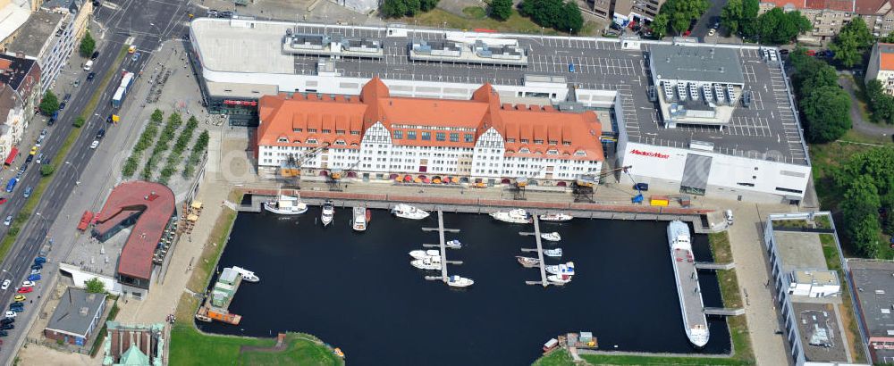 Aerial image Berlin Tempelhof - Blick auf das neue Einkaufs-, Freizeit- und Kulturzentrum Tempelhofer Hafen in Berlin nahe dem Ullsteinhaus. Der Neubau wurde in das denkmalgeschützte Gebäude integriert. Die Architekten des Büros West 8 landscape architects sind für den neuen maritimen Flair in Tempelhof verantwortlich. Die IKB Deutsche Industriebank AG setzt das Projekt Tempelhofer Hafen gemeinsam mit der HLG Projektmanagement GmbH um. View the new shopping, leisure and cultural center in Berlin Tempelhof port near the house Ullstein. The new building was built into the listed building. The architects of the agency West 8 landscape architects are responsible for the new maritime flair in Tempelhof. The German industrial bank IKB AG is the project Tempelhof Harbour jointly by the HLG Projektmanagement GmbH.