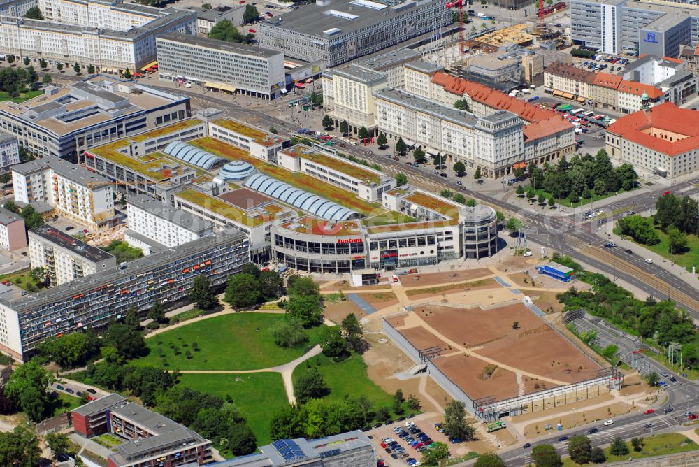 Magdeburg from the bird's eye view: Building of the shopping center Allee-Center Magdeburg on street Ernst-Reuter-Allee in the district Zentrum in Magdeburg in the state Saxony-Anhalt, Germany