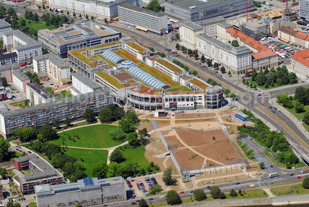 Aerial photograph Magdeburg - Building of the shopping center Allee-Center Magdeburg on street Ernst-Reuter-Allee in the district Zentrum in Magdeburg in the state Saxony-Anhalt, Germany