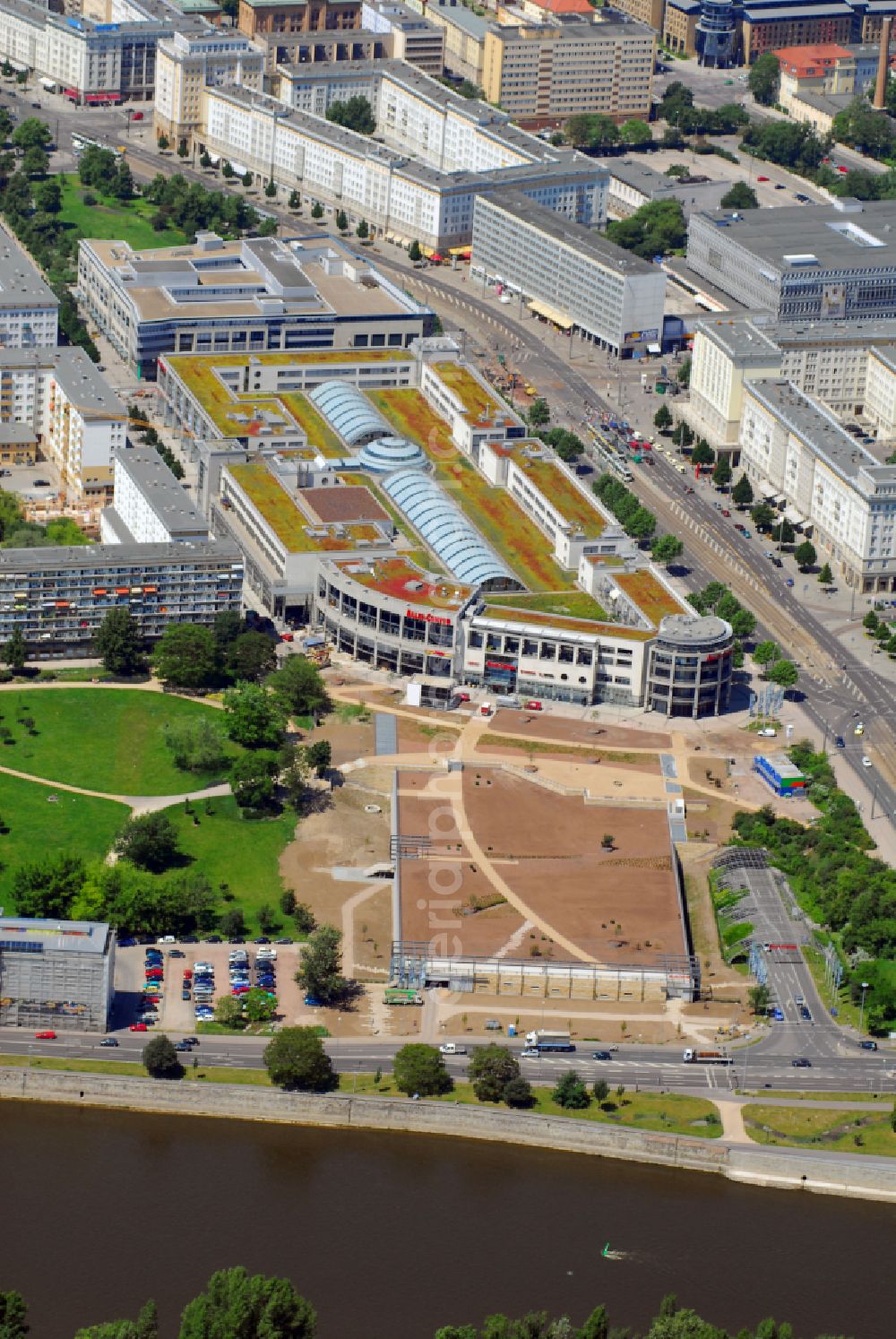 Magdeburg from the bird's eye view: Building of the shopping center Allee-Center Magdeburg on street Ernst-Reuter-Allee in the district Zentrum in Magdeburg in the state Saxony-Anhalt, Germany