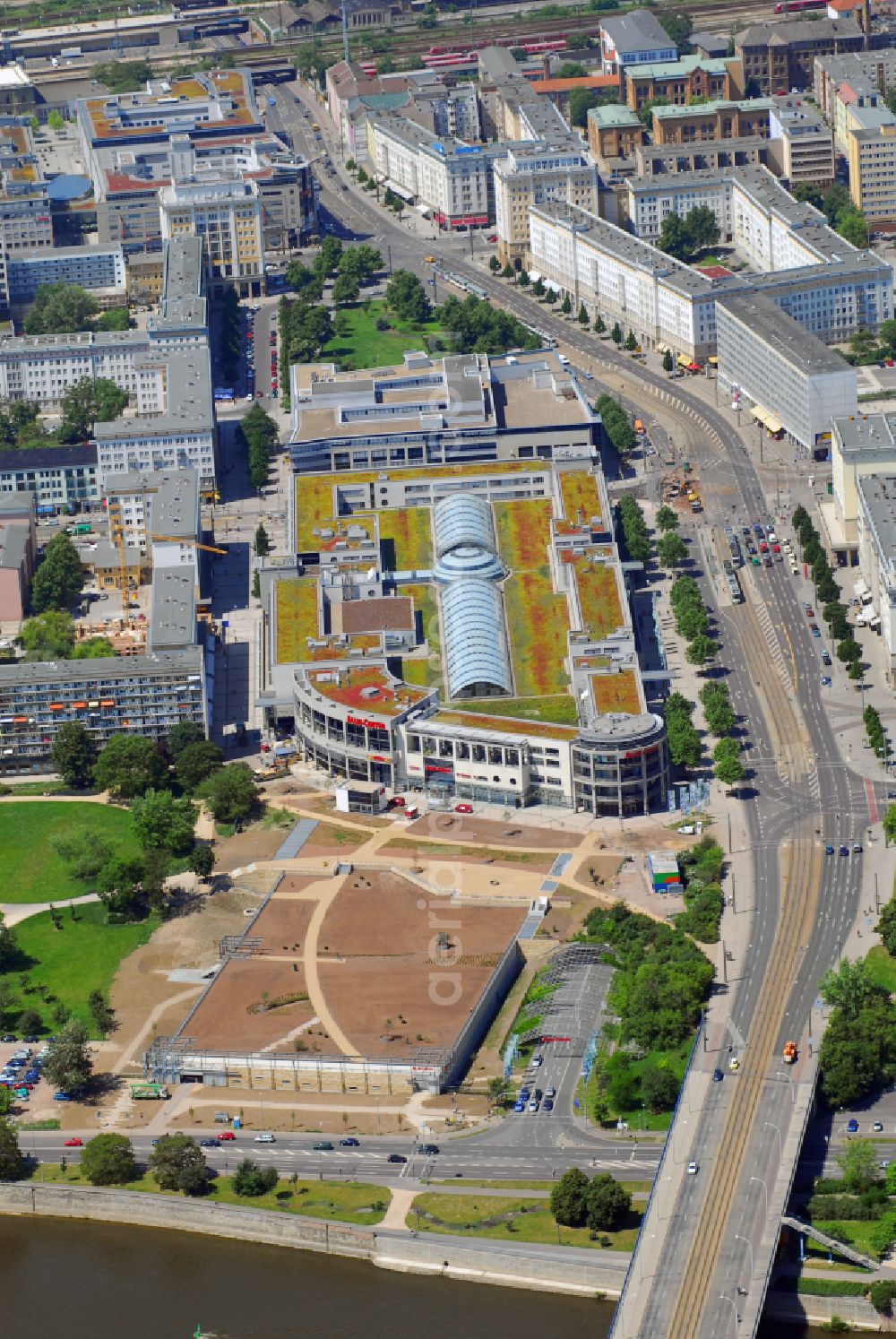 Magdeburg from the bird's eye view: Building of the shopping center Allee-Center Magdeburg on street Ernst-Reuter-Allee in the district Zentrum in Magdeburg in the state Saxony-Anhalt, Germany