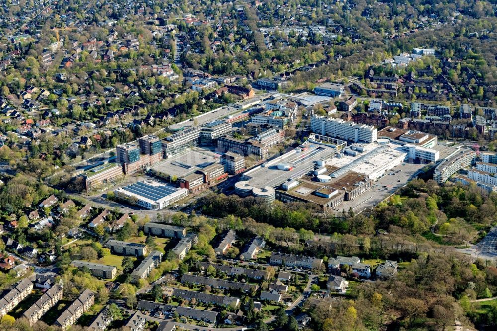 Aerial image Hamburg - Building of the shopping center Alstertal-Einkaufszentrum on Heegbarg in the district Poppenbuettel in Hamburg, Germany