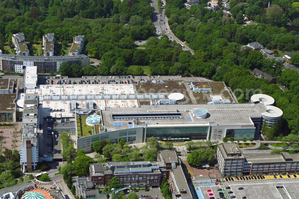 Aerial image Hamburg - Building of the shopping center Alstertal-Einkaufszentrum on Heegbarg in the district Poppenbuettel in Hamburg, Germany