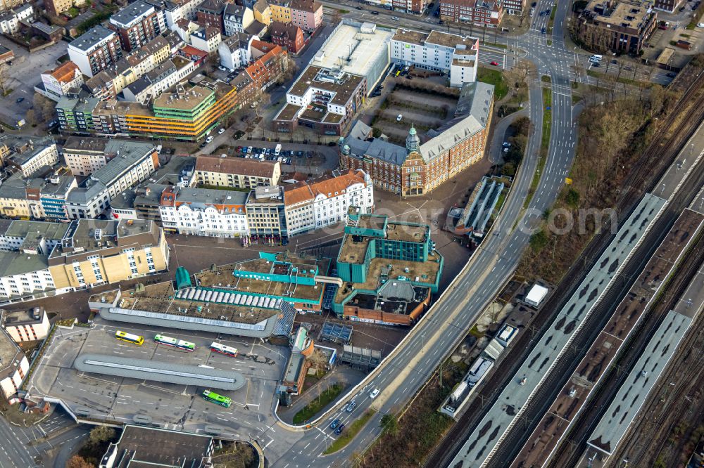 Aerial photograph Gelsenkirchen - Building of the shopping center Bahnhofscenter Gelsenkirchen on Bahnhofsvorplatz in Gelsenkirchen in the state North Rhine-Westphalia, Germany