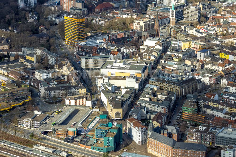 Gelsenkirchen from above - Building of the shopping center Bahnhofscenter Gelsenkirchen on Bahnhofsvorplatz in Gelsenkirchen in the state North Rhine-Westphalia, Germany