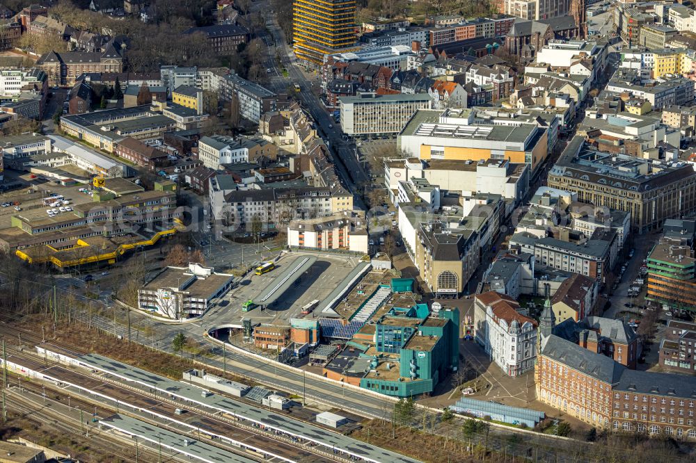 Gelsenkirchen from the bird's eye view: Building of the shopping center Bahnhofscenter Gelsenkirchen on Bahnhofsvorplatz in Gelsenkirchen in the state North Rhine-Westphalia, Germany