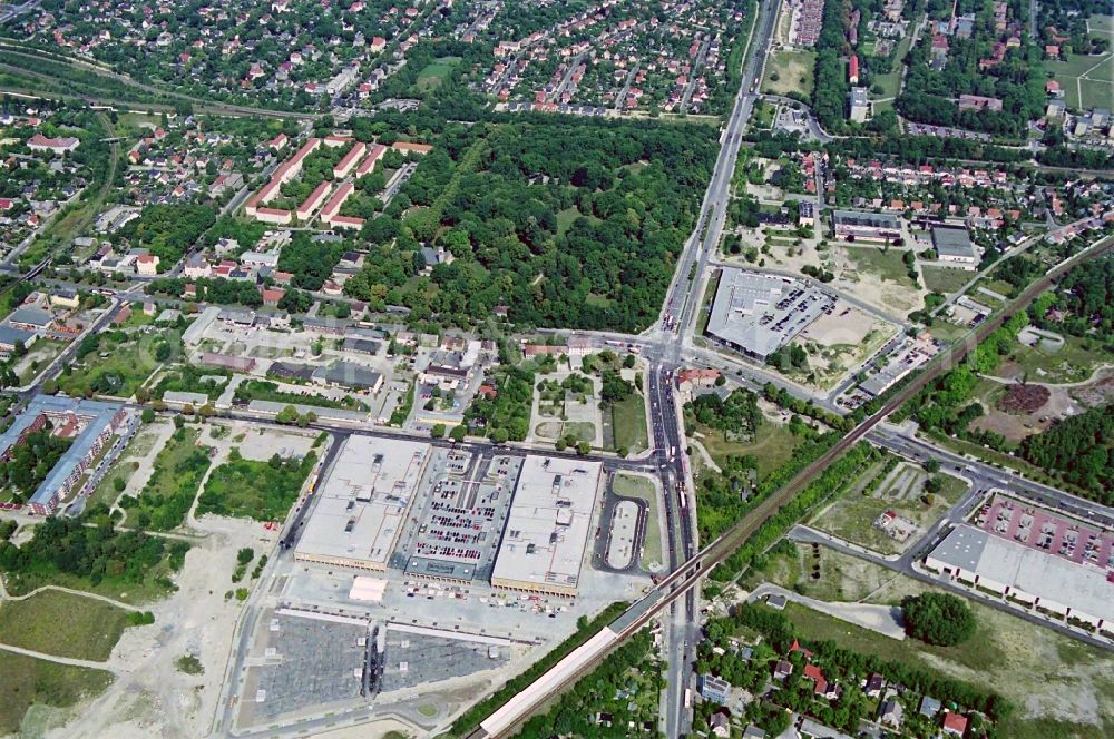 Berlin from the bird's eye view: Building of the shopping center Biesdorf-Center in Berlin Biesdorf, Germany