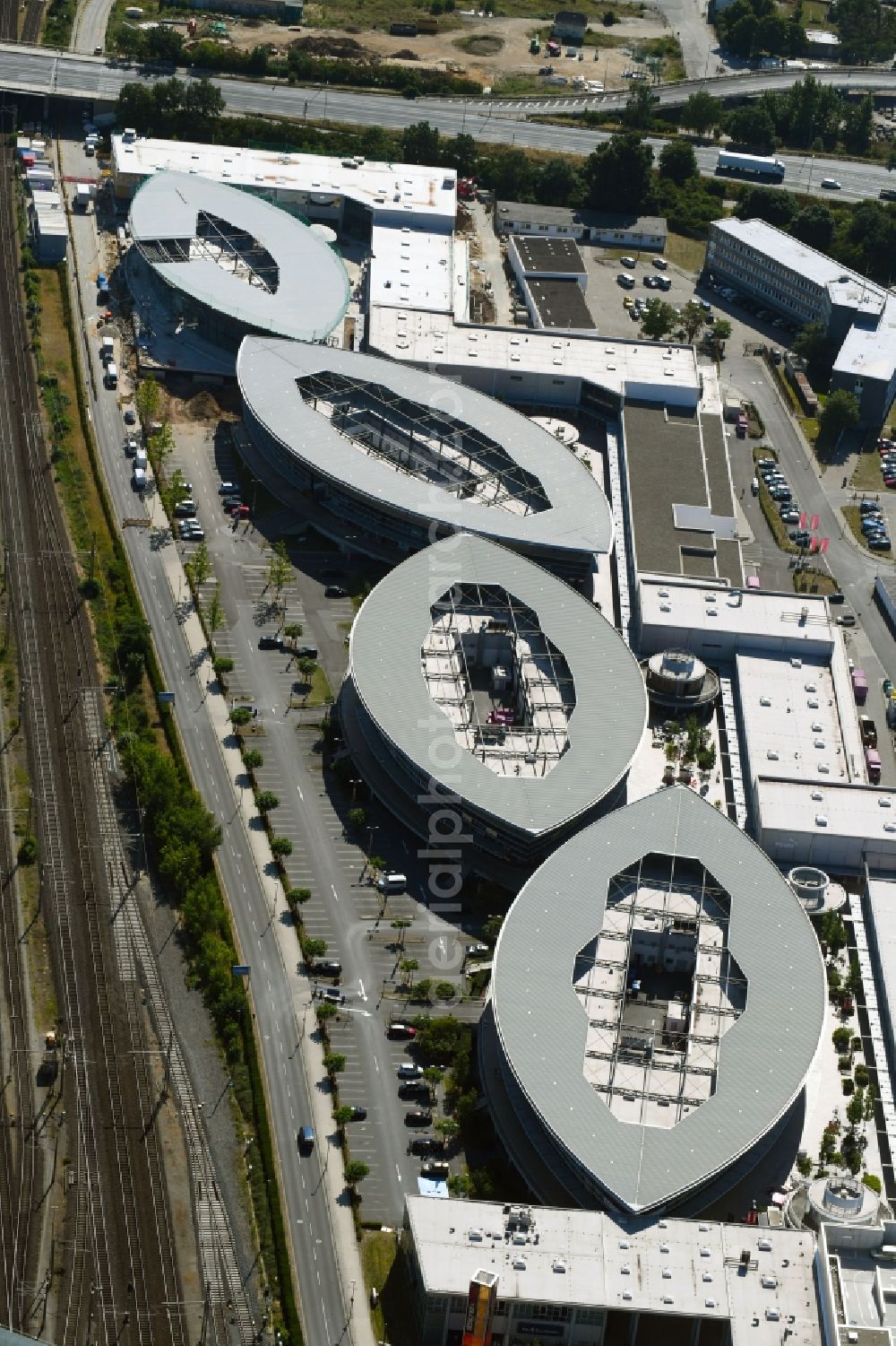 Aerial photograph Wolfsburg - Building of the shopping center Designer Outlets Wolfsburg An of Vorburg in the district Stadtmitte in Wolfsburg in the state Lower Saxony, Germany