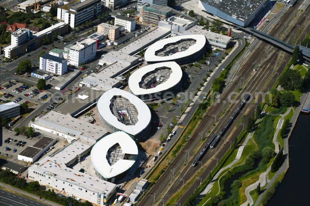 Wolfsburg from the bird's eye view: Building of the shopping center Designer Outlets Wolfsburg An of Vorburg in the district Stadtmitte in Wolfsburg in the state Lower Saxony, Germany