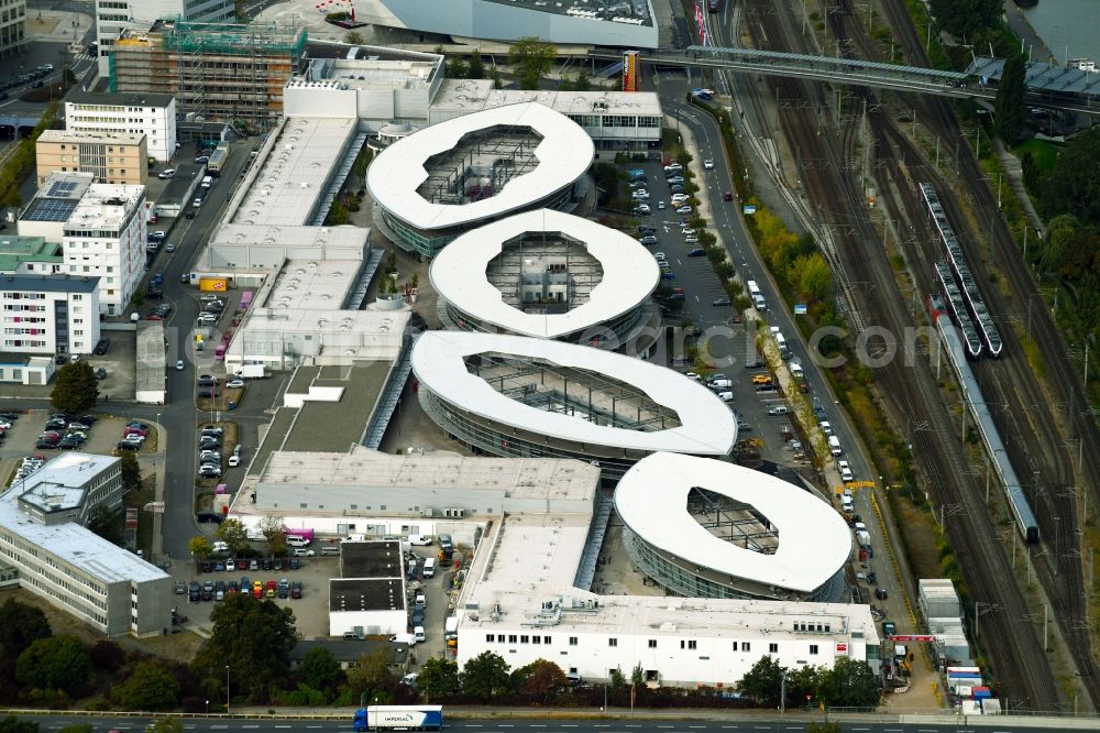 Aerial image Wolfsburg - Building of the shopping center Designer Outlets Wolfsburg An of Vorburg in the district Stadtmitte in Wolfsburg in the state Lower Saxony, Germany