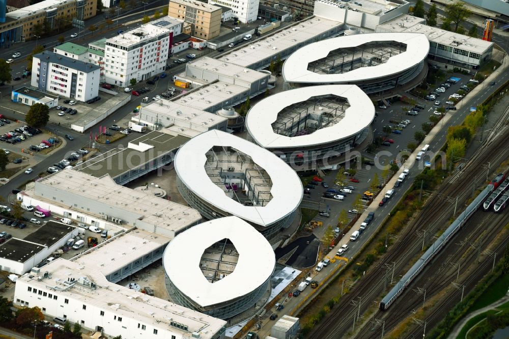 Aerial image Wolfsburg - Building of the shopping center Designer Outlets Wolfsburg An of Vorburg in the district Stadtmitte in Wolfsburg in the state Lower Saxony, Germany