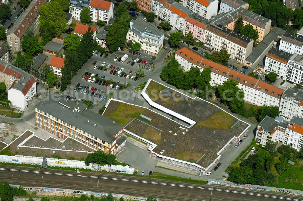 Berlin from the bird's eye view: Building of the shopping center EDEKA on Hadlichstrasse in the district Pankow in Berlin, Germany