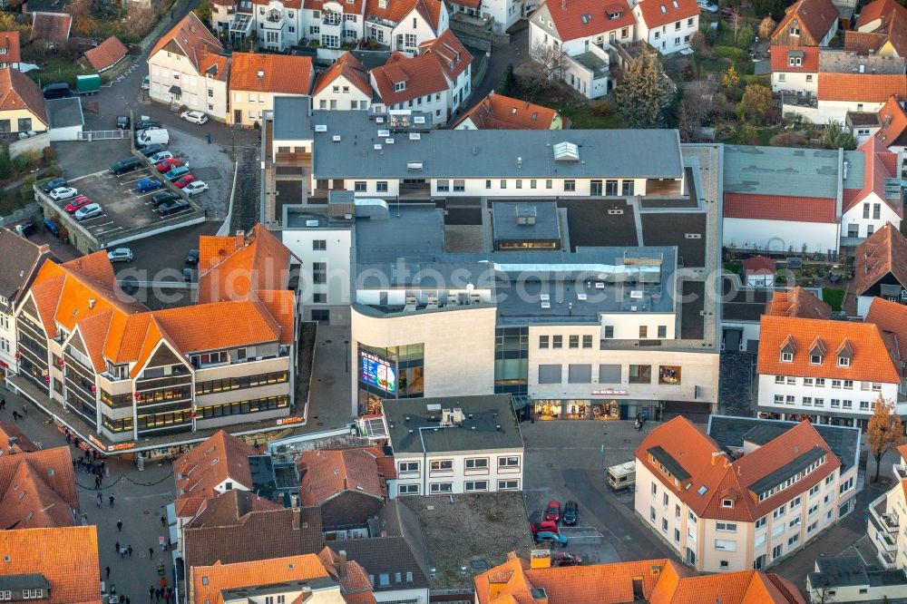 Soest from the bird's eye view: Building of the shopping center Erlebnis-Modehaus Kress on Waisenhausstrasse in Soest in the state North Rhine-Westphalia, Germany