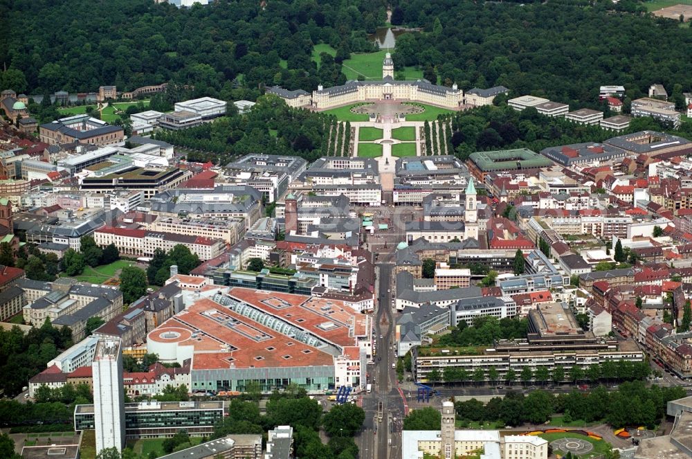 Karlsruhe from the bird's eye view: Building of the shopping center Ettlinger Tor Karlsruhe an der Karl-Friedrich-Strasse in Karlsruhe in the state Baden-Wuerttemberg, Germany