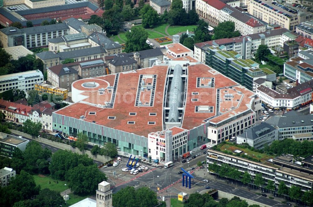 Karlsruhe from the bird's eye view: Building of the shopping center Ettlinger Tor Karlsruhe an der Karl-Friedrich-Strasse in Karlsruhe in the state Baden-Wuerttemberg, Germany