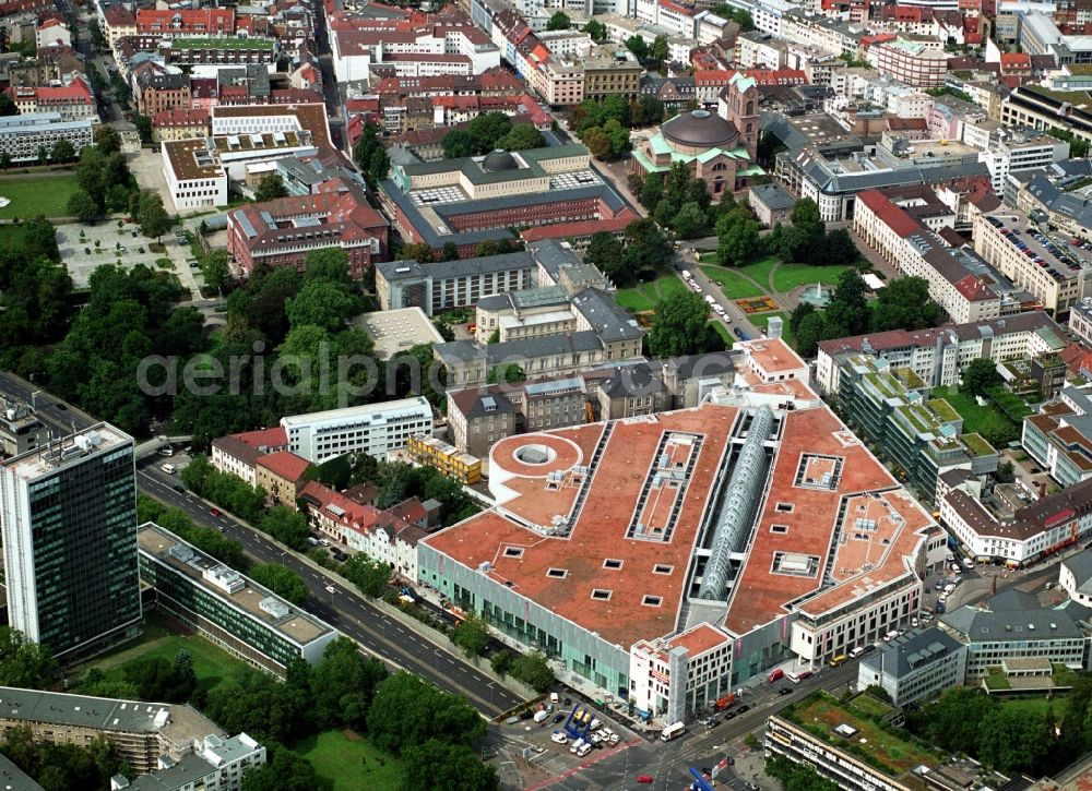 Karlsruhe from the bird's eye view: Building of the shopping center Ettlinger Tor Karlsruhe an der Karl-Friedrich-Strasse in Karlsruhe in the state Baden-Wuerttemberg, Germany