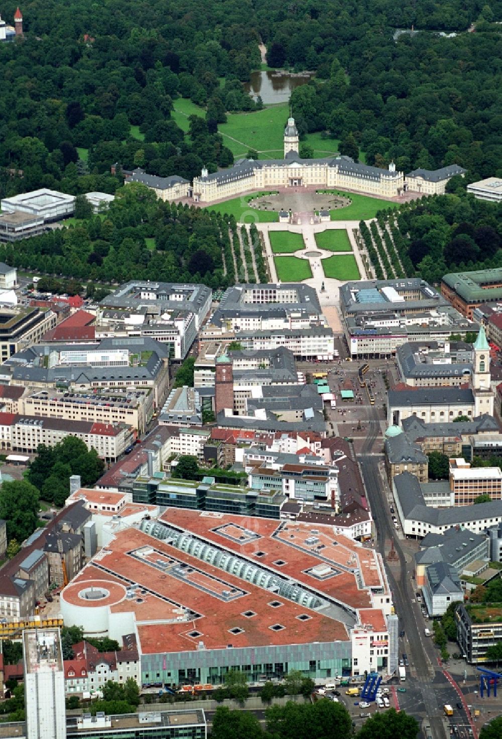 Karlsruhe from the bird's eye view: Building of the shopping center Ettlinger Tor Karlsruhe an der Karl-Friedrich-Strasse in Karlsruhe in the state Baden-Wuerttemberg, Germany