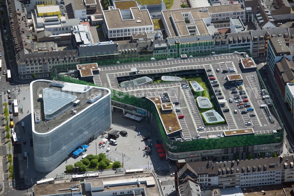 Koblenz from the bird's eye view: Building of the shopping center Forum Mittelrhein Koblenz and of Gebaeudekomplex of Romanticum Koblenz on Zentralplatz in Koblenz in the state Rhineland-Palatinate, Germany