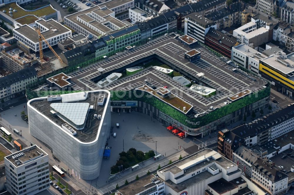 Koblenz from the bird's eye view: Building of the shopping center Forum Mittelrhein Koblenz and of Gebaeudekomplex of Romanticum Koblenz on Zentralplatz in Koblenz in the state Rhineland-Palatinate, Germany