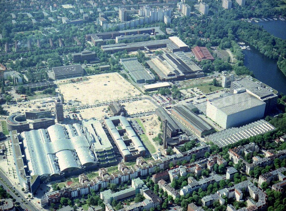 Aerial photograph Berlin - Building of the shopping center Hallen on Borsigturm in the district Reinickendorf in Berlin, Germany