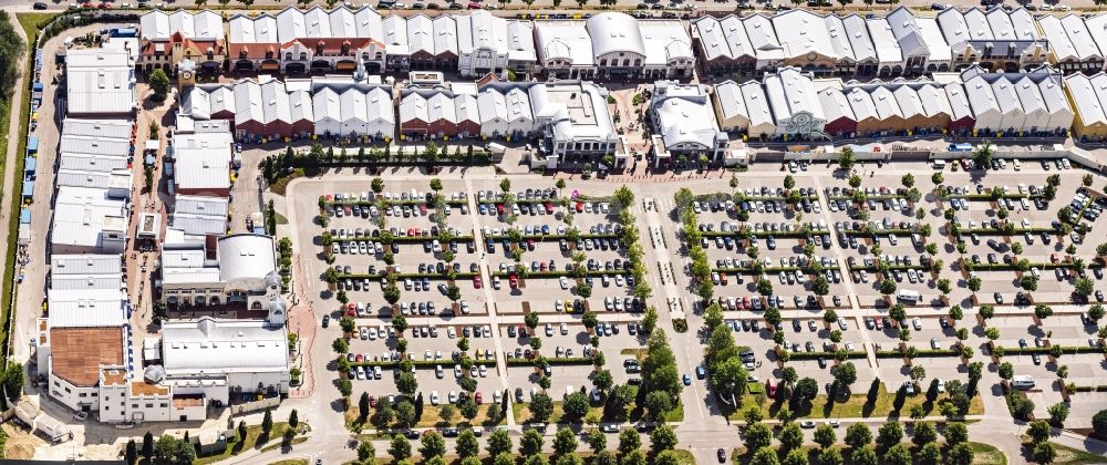 Ingolstadt from the bird's eye view: Building of the shopping center Ingolstadt Village in Ingolstadt in the state Bavaria, Germany