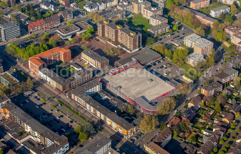 Aerial photograph Duisburg - Building of the shopping center Kaufland Duisburg-Aldenrade on Kometenplatz in Duisburg in the state North Rhine-Westphalia, Germany