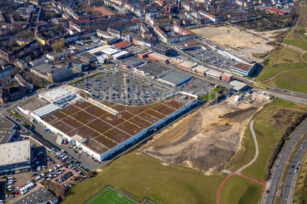 Aerial photograph Essen - Building of the shopping center Kronenberg Center on Haedenkampstrasse in the district Westviertel in Essen in the state North Rhine-Westphalia, Germany