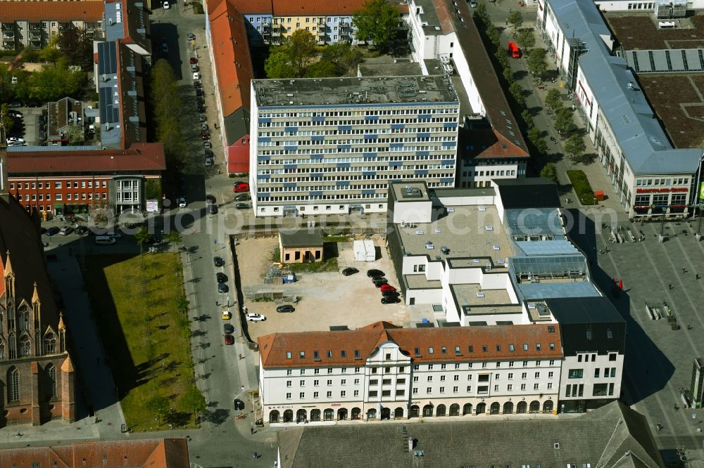 Aerial photograph Neubrandenburg - Building of the shopping center Marien-Carree on Treptower Strasse - Stargarder Strasse in Neubrandenburg in the state Mecklenburg - Western Pomerania, Germany