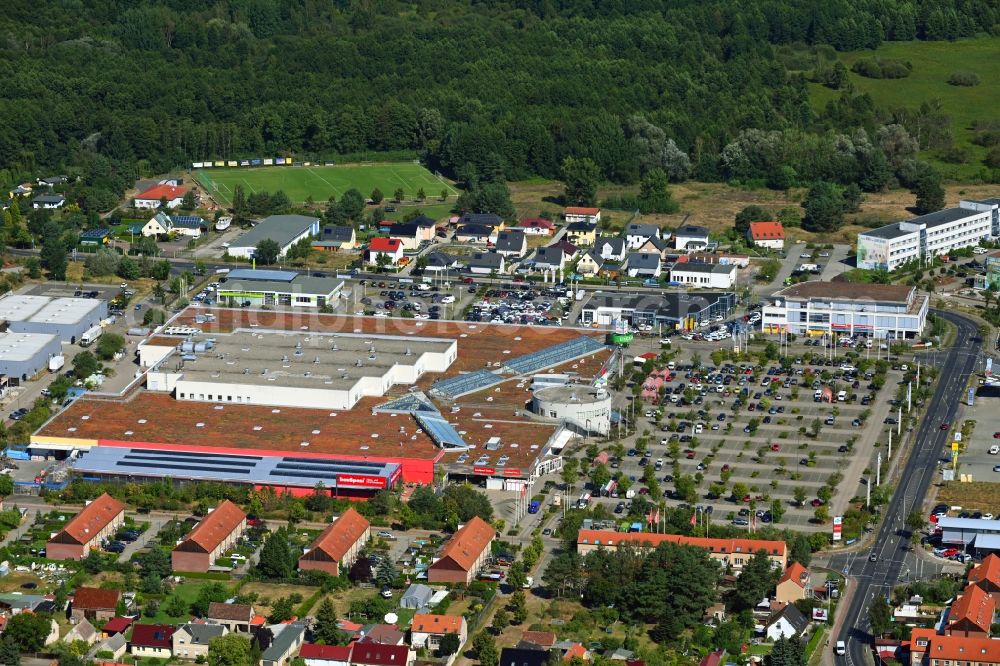 Aerial photograph Gosen-Neu Zittau - Building of the shopping center Mueggelpark Gosen in Gosen-Neu Zittau in the state Brandenburg, Germany