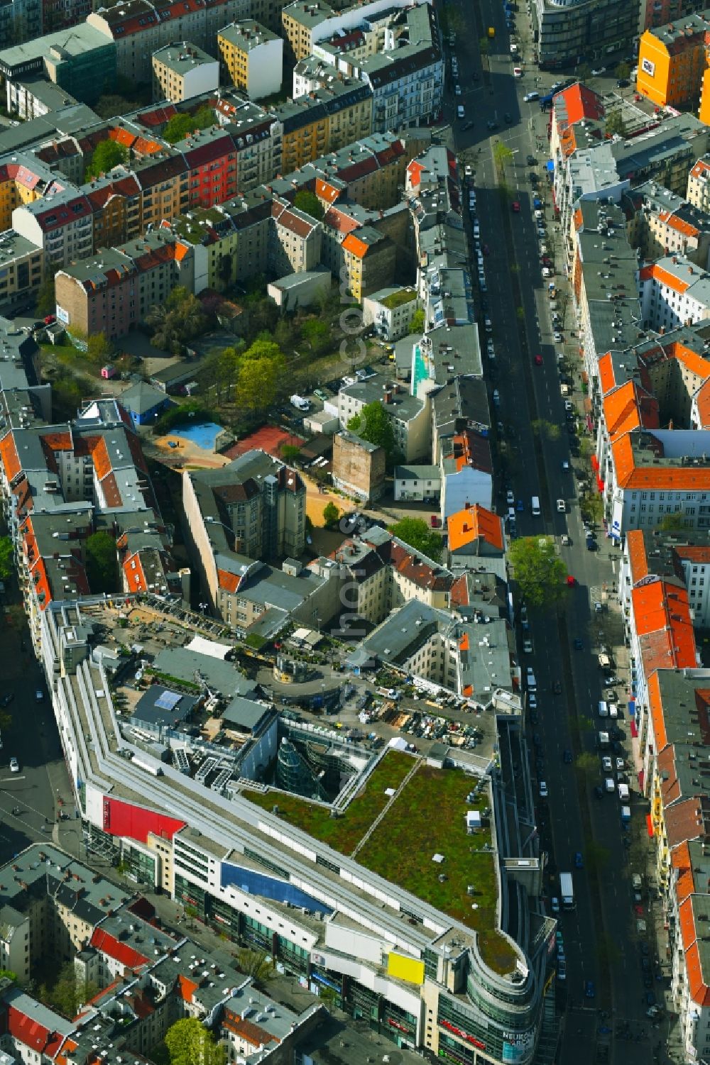 Aerial photograph Berlin - Building of the shopping center Neukoelln Arcaden on Karl-Marx-Strasse corner Flughafenstrasse in Berlin, Germany