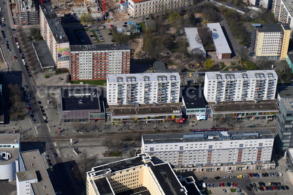 Aerial photograph Magdeburg - Building of the shopping center Papenbreer Modehaus Magdeburg on Breiter Weg in Magdeburg in the state Saxony-Anhalt, Germany