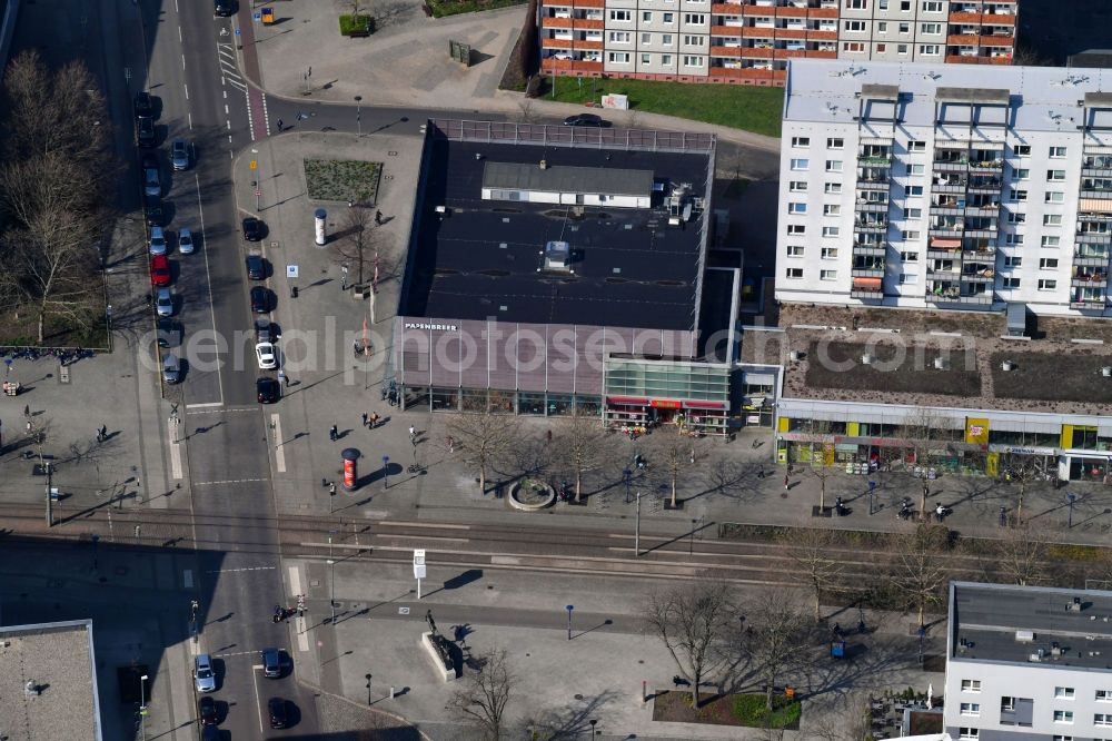 Magdeburg from above - Building of the shopping center Papenbreer Modehaus Magdeburg on Breiter Weg in Magdeburg in the state Saxony-Anhalt, Germany