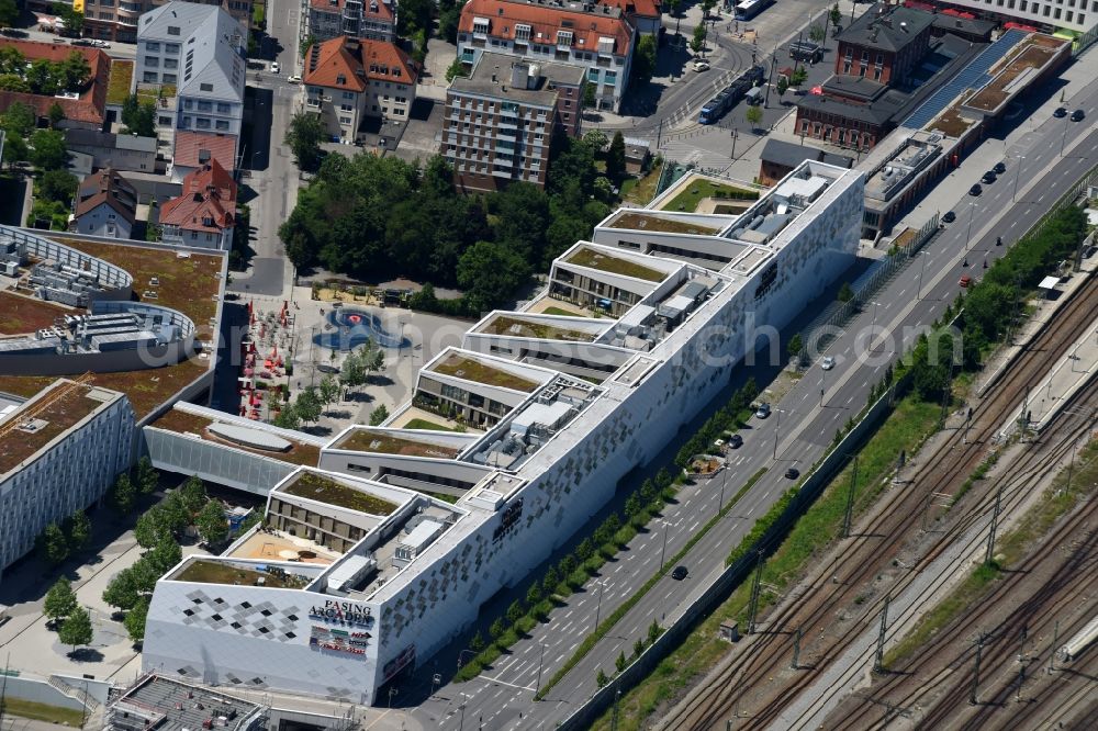 Aerial image München - Building of the shopping center Pasing Arcaden on Pasinger Bahnhofsplatz in the district Pasing-Obermenzing in Munich in the state Bavaria, Germany