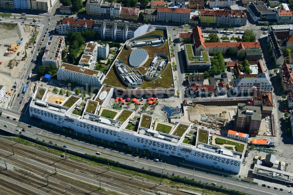 München from the bird's eye view: Building of the shopping center Pasing Arcaden 2 on Pasinger Bahnhofsplatz in the district Pasing-Obermenzing in Munich in the state Bavaria, Germany